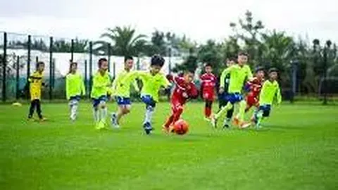 凯恩帽子戏法助拜仁4-0完胜斯图，登顶德甲联赛首位